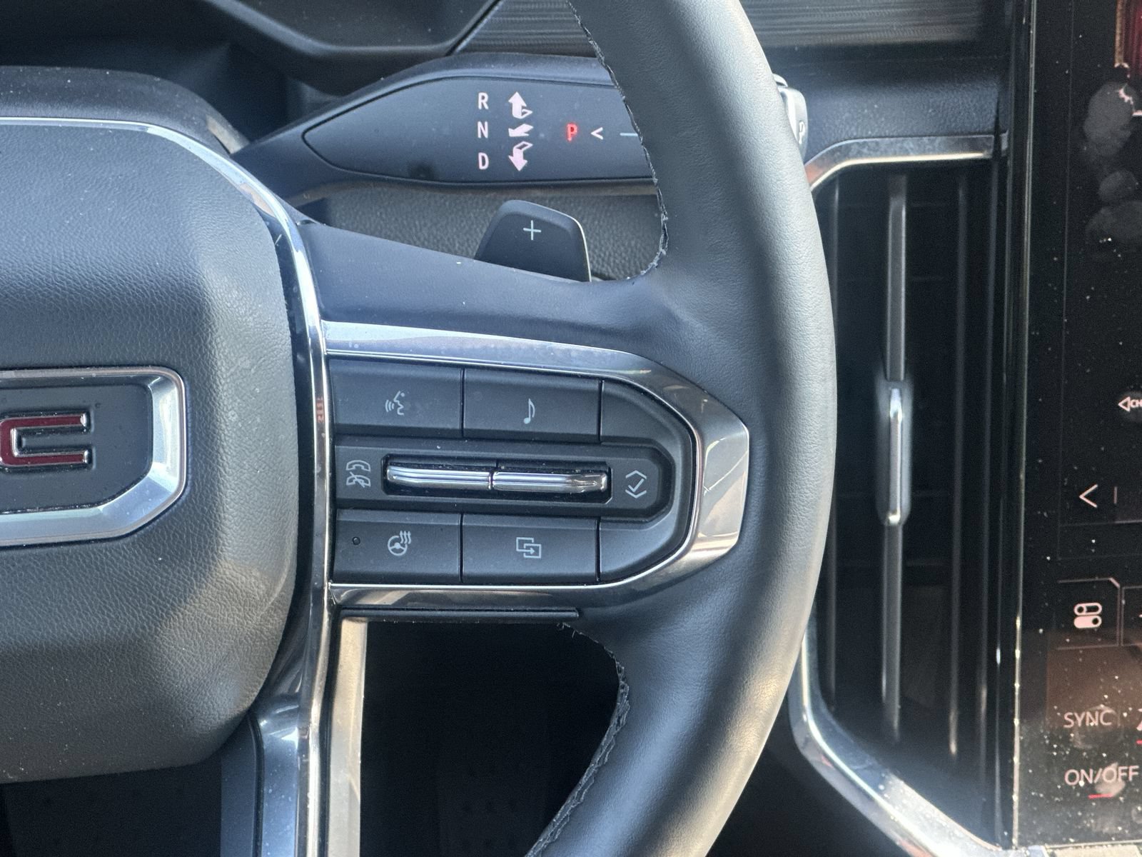 Used 2026 GMC Acadia Elevation w/ Elevation Premium Package FWD image 21