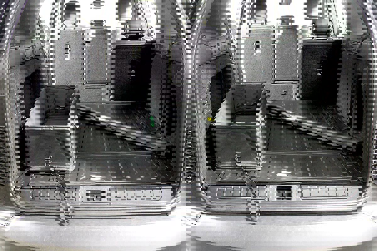 Used 2022 Land Rover Discovery S image 36