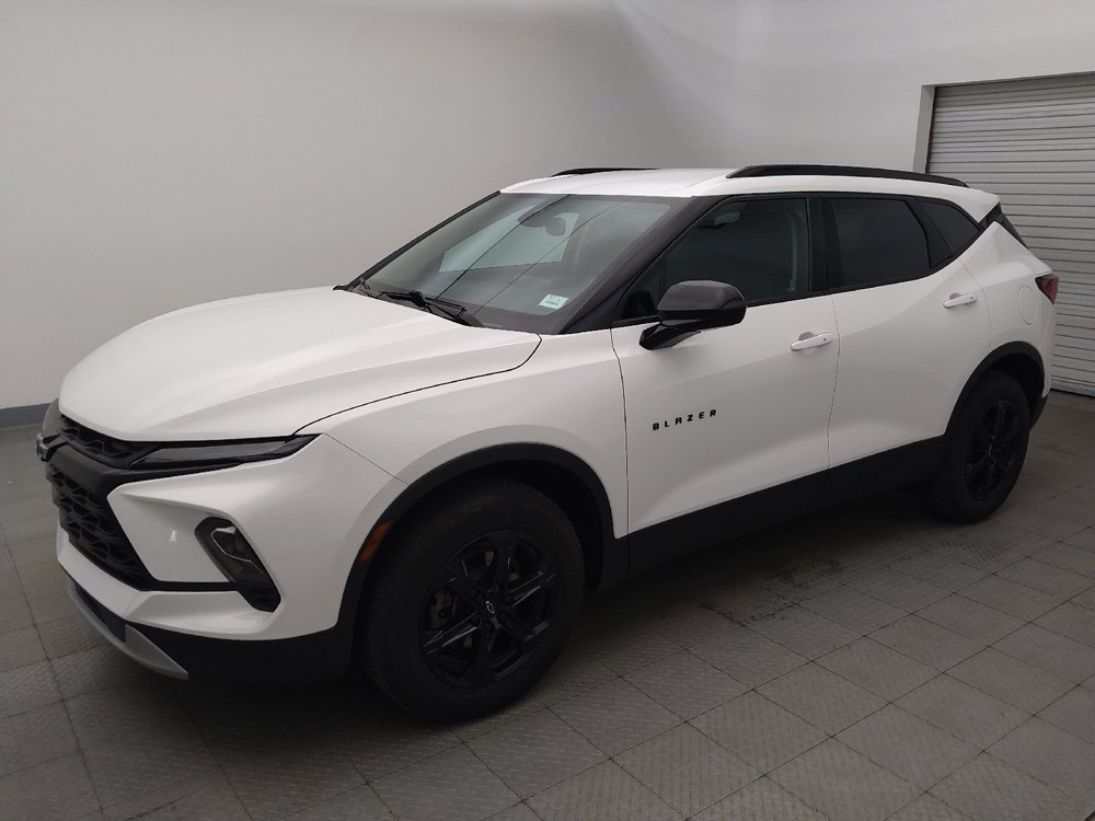 Used 2024 Chevrolet Blazer LT w/ Convenience Package FWD image 2