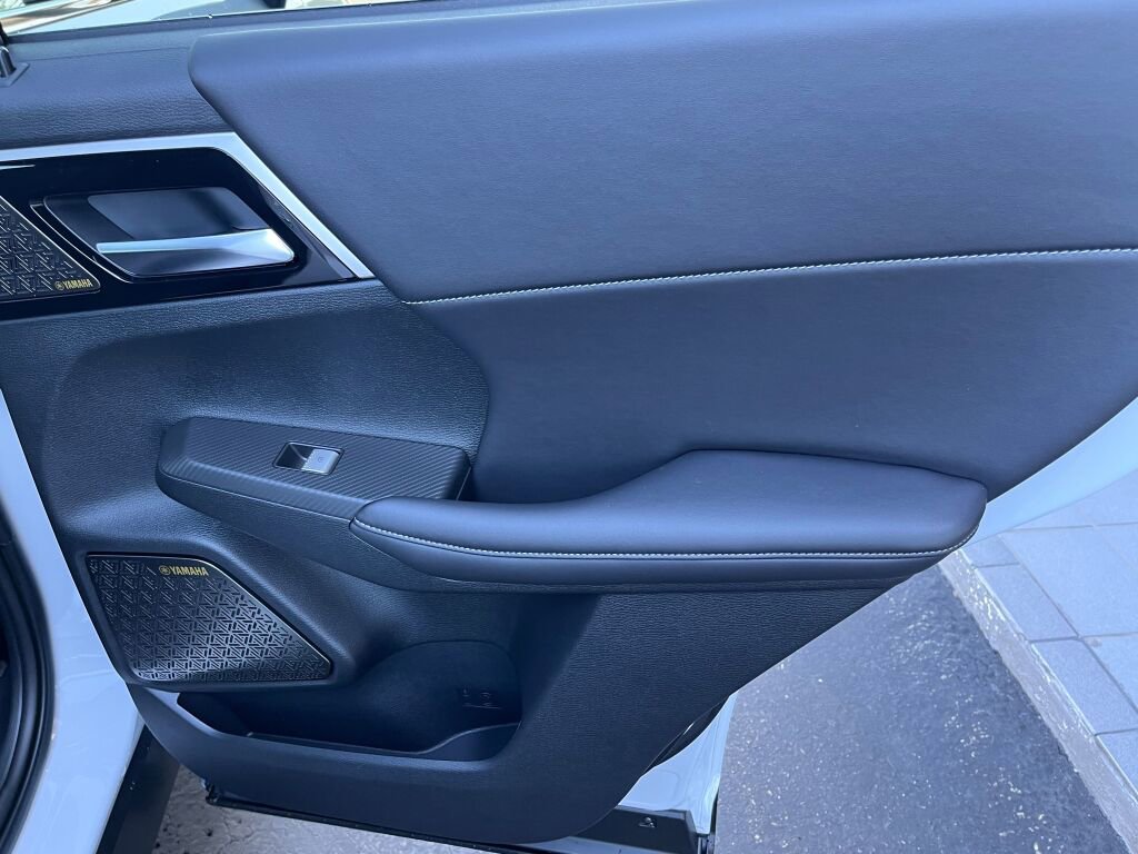 New 2025 Mitsubishi Outlander SE image 29