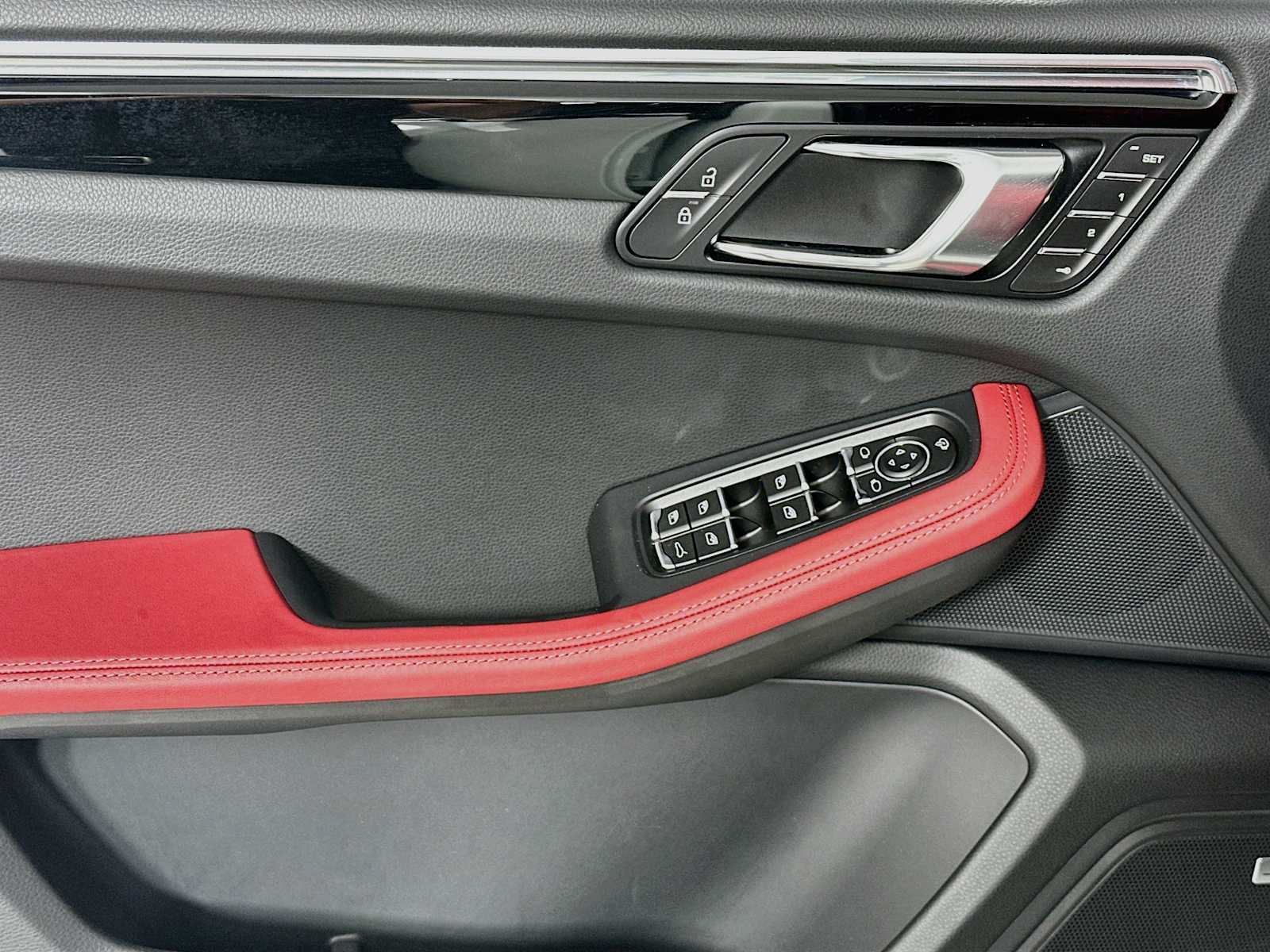 Certified 2025 Porsche Macan S AWD/4WD image 11