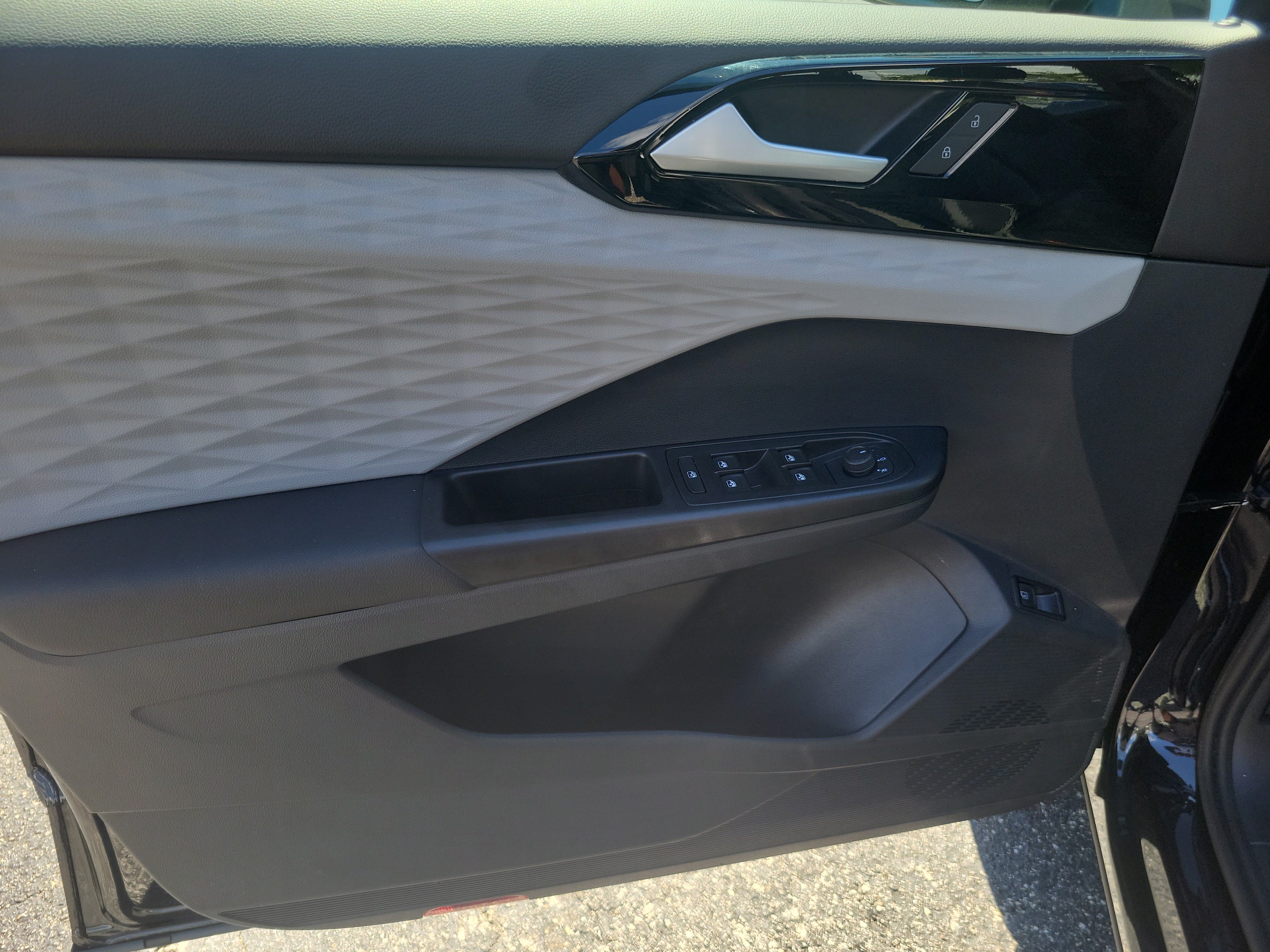 Certified 2023 Volkswagen Taos S FWD image 17