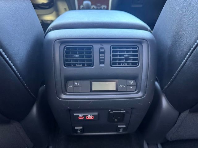 Used 2019 Nissan Pathfinder Platinum FWD image 15