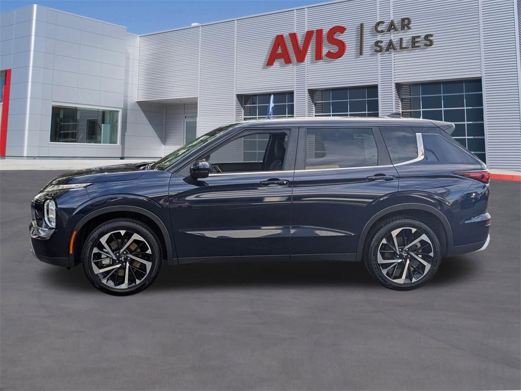 Used 2024 Mitsubishi Outlander SE image 11