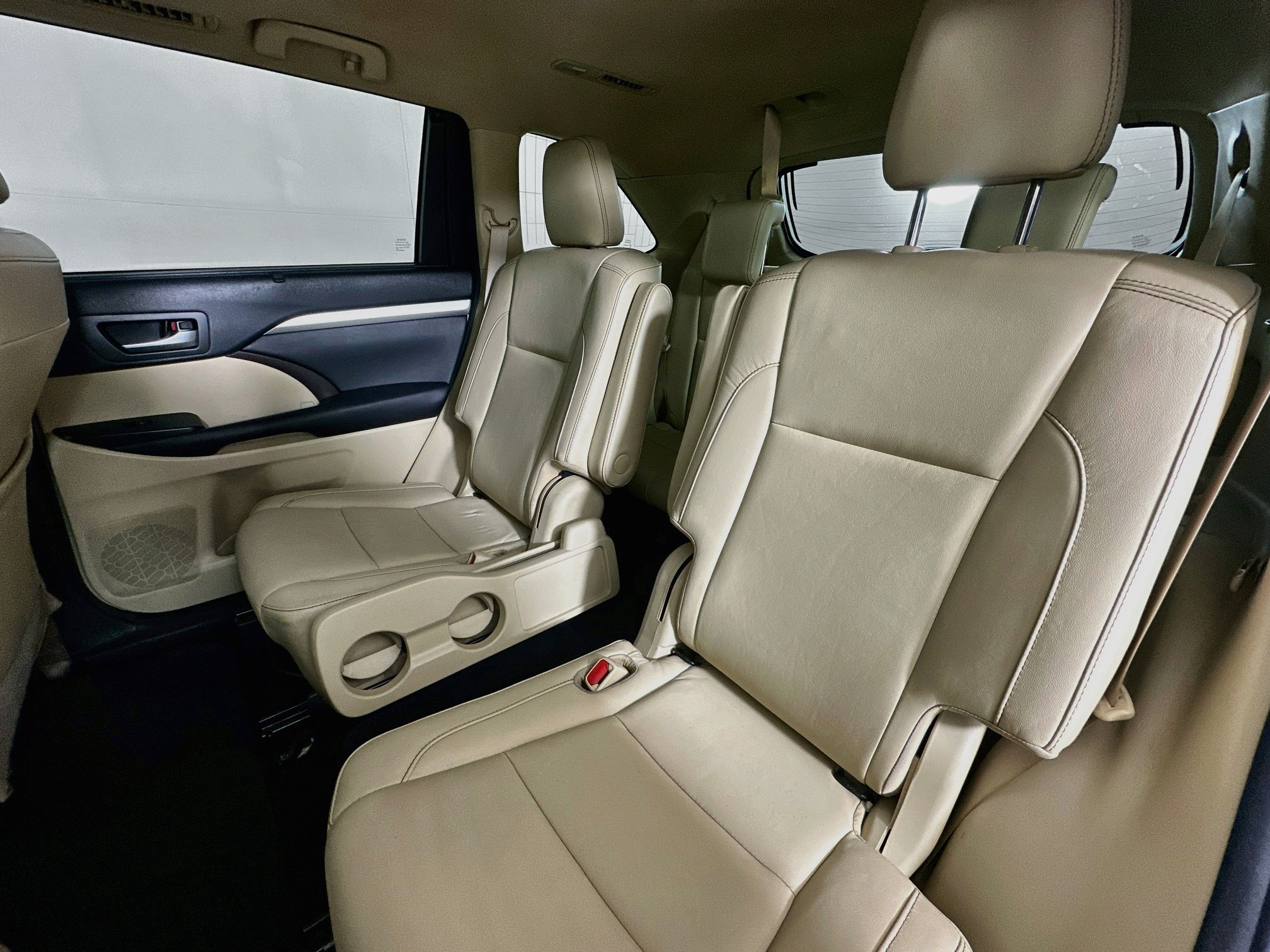 Used 2018 Toyota Highlander XLE FWD image 29