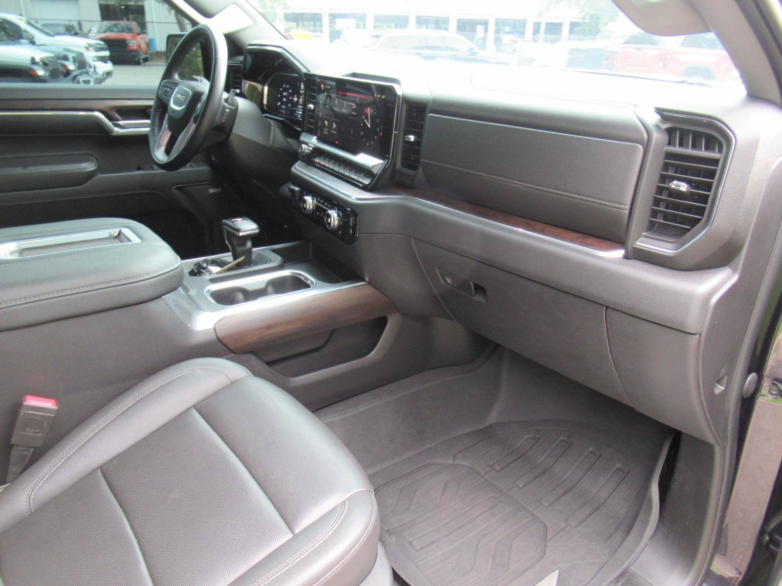 Used 2022 GMC Sierra 1500 SLT w/ SLT Premium Plus Package AWD/4WD image 15