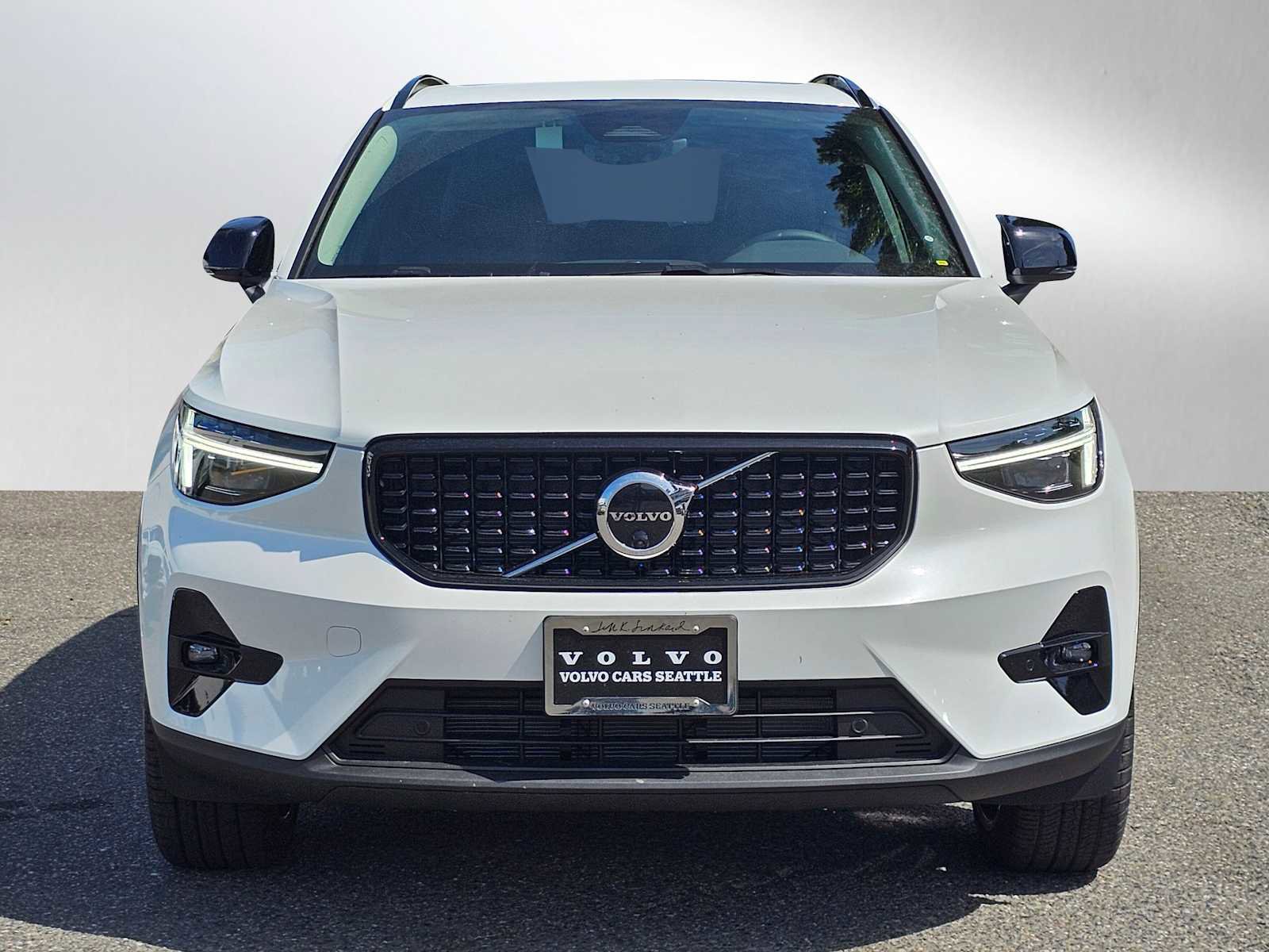 New 2025 Volvo XC40 B5 Ultra w/ Protection Package Premier image 2