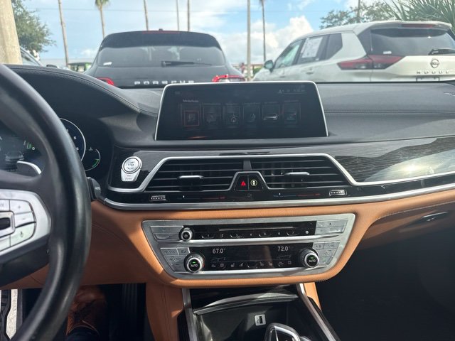Used 2017 BMW 750i xDrive AWD/4WD image 3
