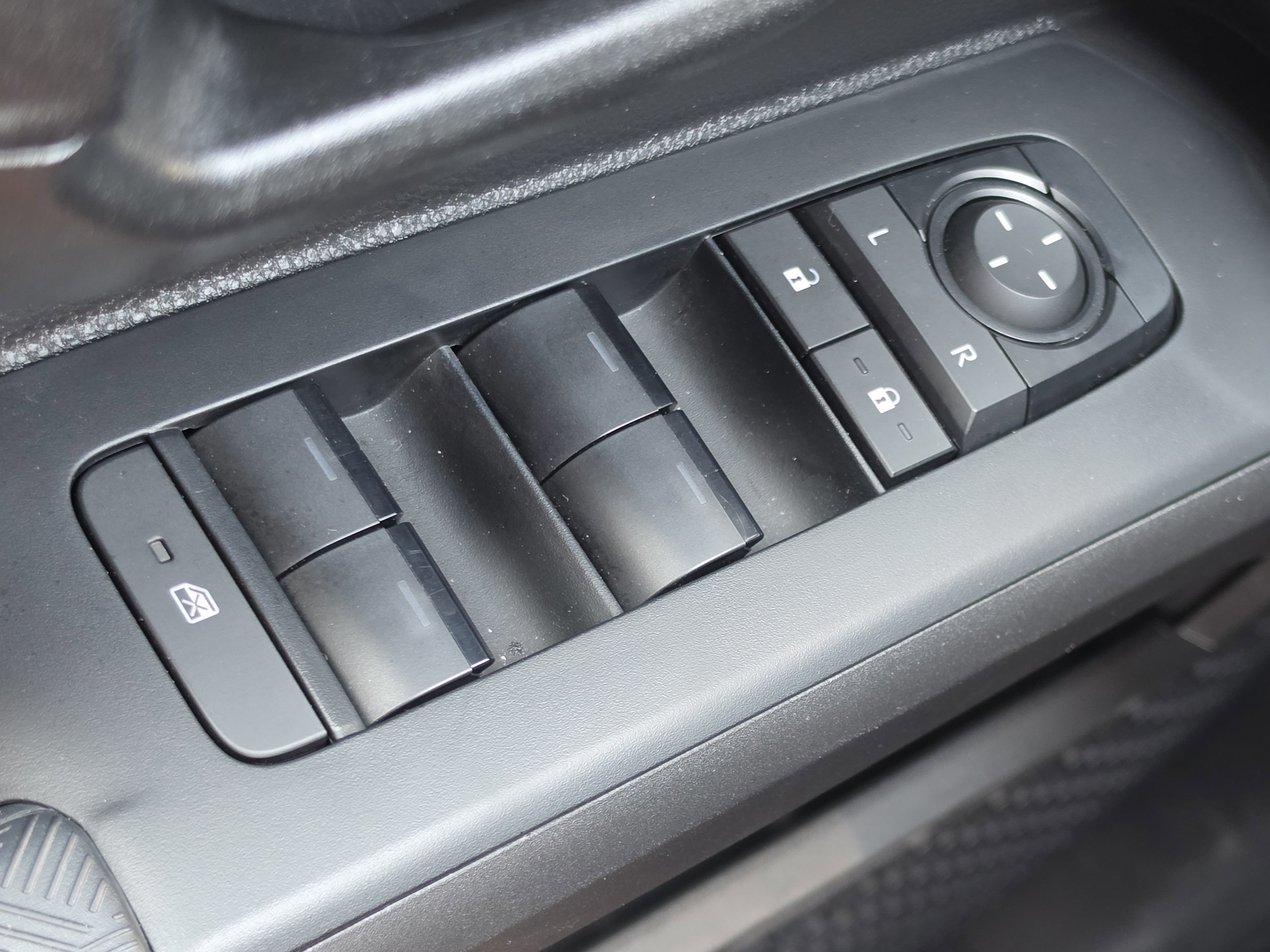 Certified 2025 Toyota Tacoma SR5 AWD/4WD image 13