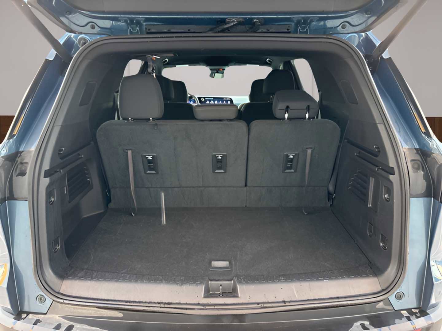 Used 2025 Chevrolet Traverse LT image 19