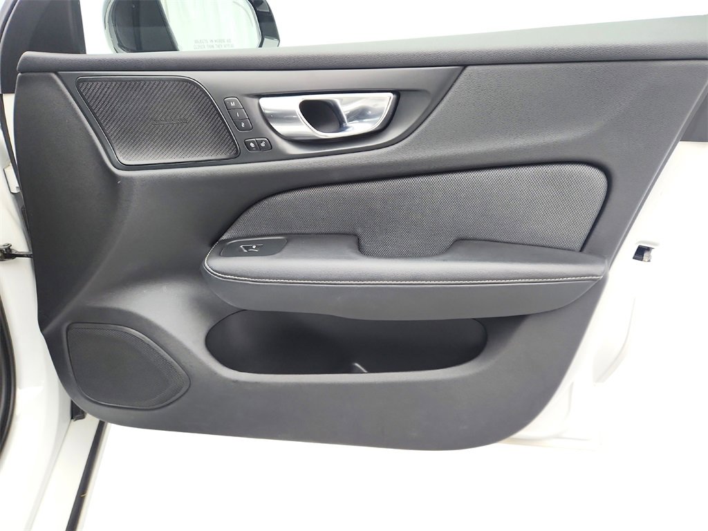 Used 2019 Volvo S60 T6 R-Design image 27