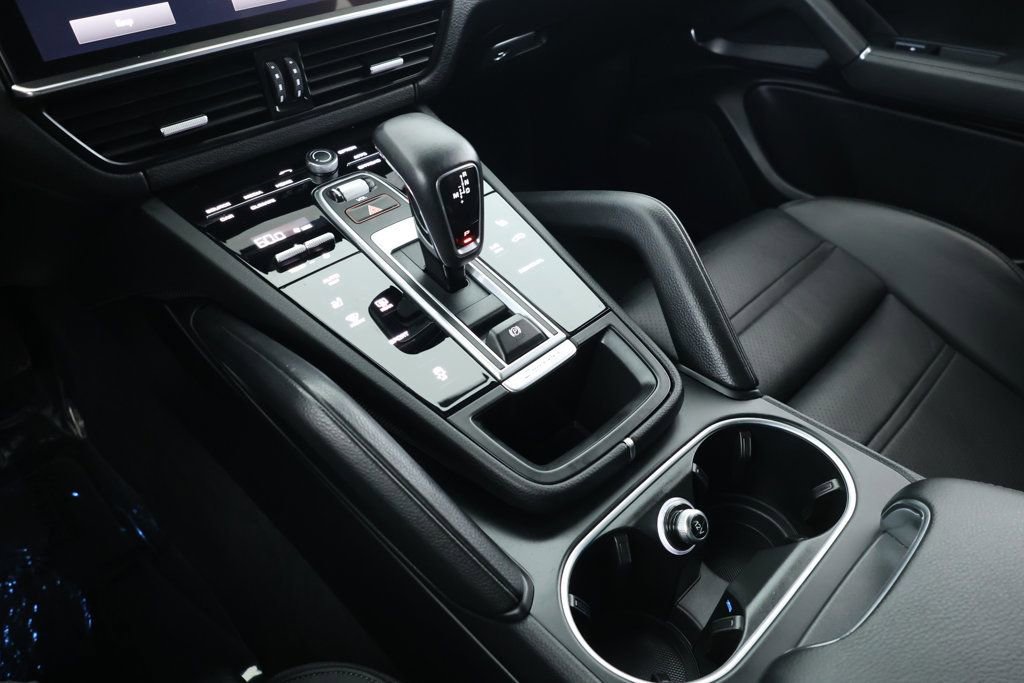 Used 2022 Porsche Cayenne image 15
