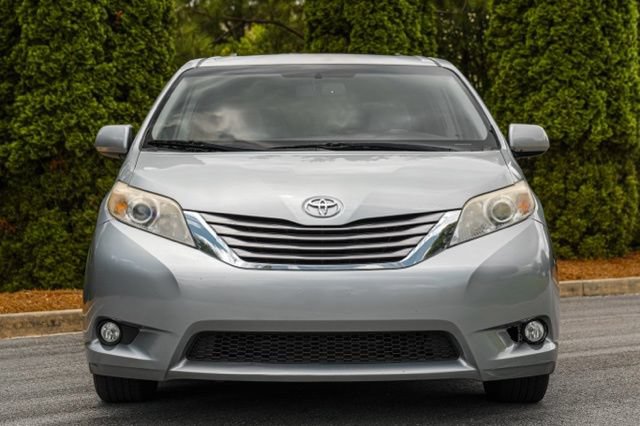 Used 2015 Toyota Sienna XLE w/ XLE Navigation Package FWD image 18
