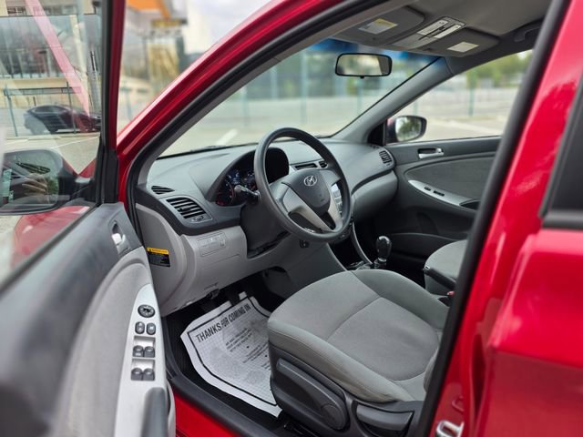 Used 2013 Hyundai Accent GS image 32