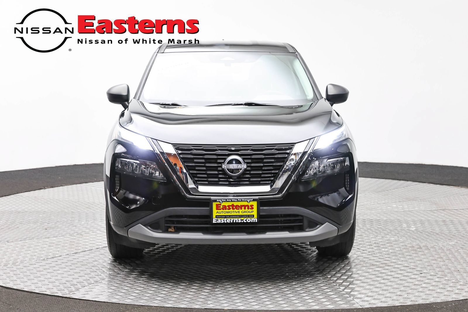 Used 2023 Nissan Rogue S AWD/4WD image 2
