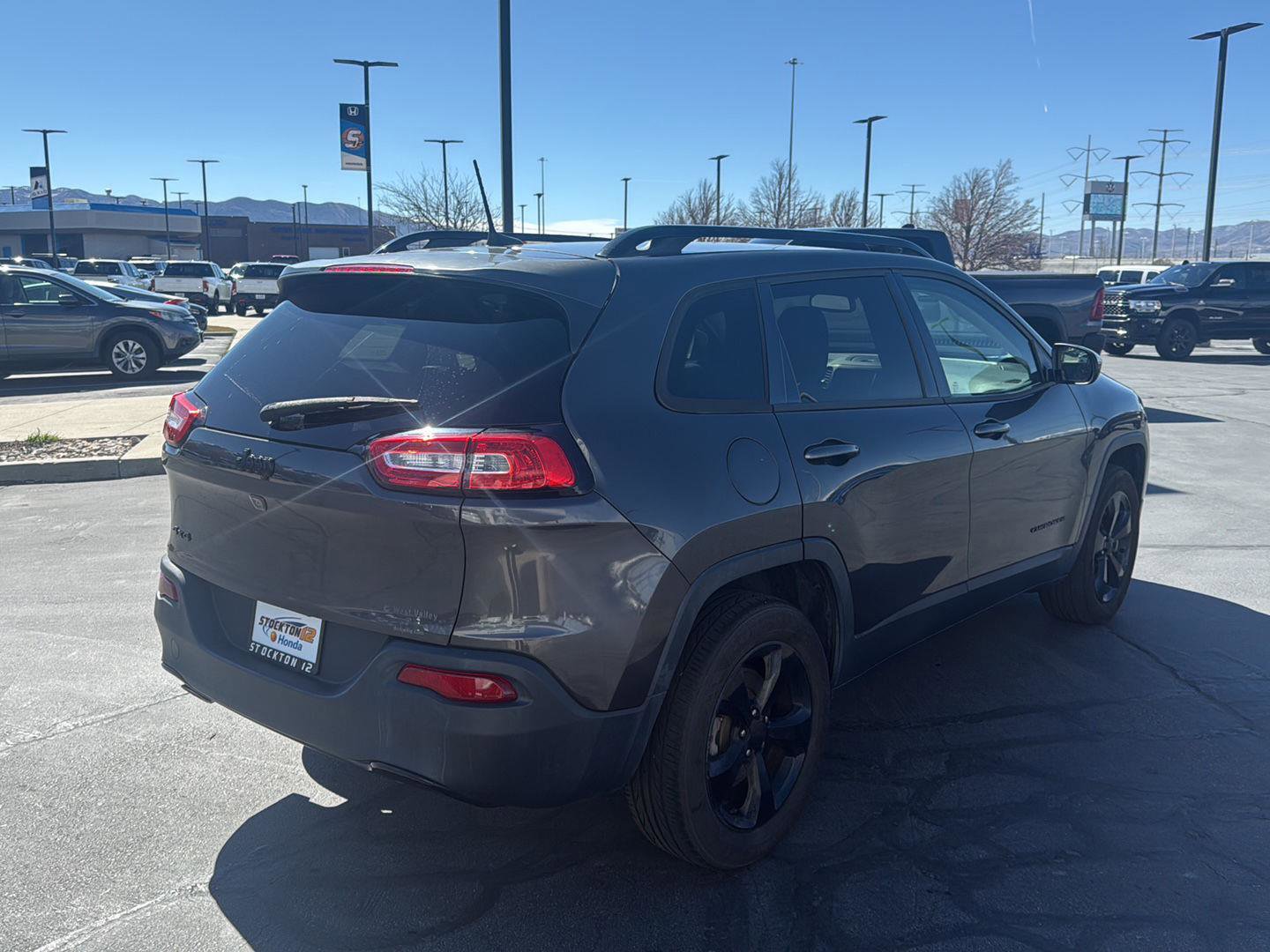 Used 2016 Jeep Cherokee Latitude w/ Cold Weather Group image 6