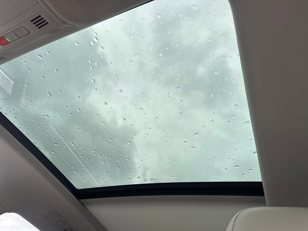 Used 2022 Volkswagen Tiguan SE w/ Panoramic Sunroof Package FWD image 20