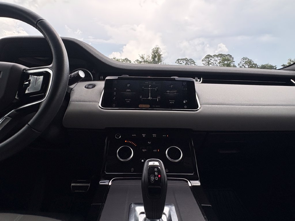 Used 2023 Land Rover Range Rover Evoque R-Dynamic SE AWD/4WD image 17