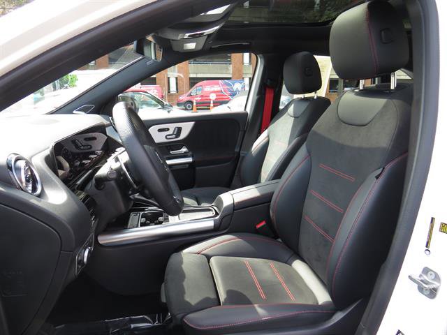 Used 2025 Mercedes-Benz GLA 35 AMG 4MATIC image 19