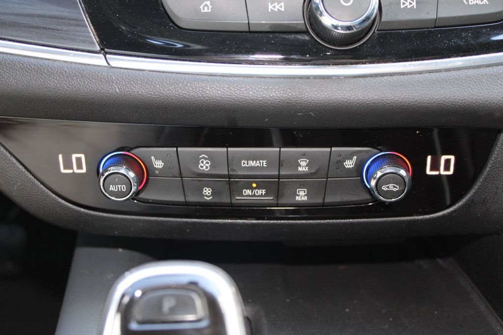 Used 2019 Buick Enclave Essence FWD image 21