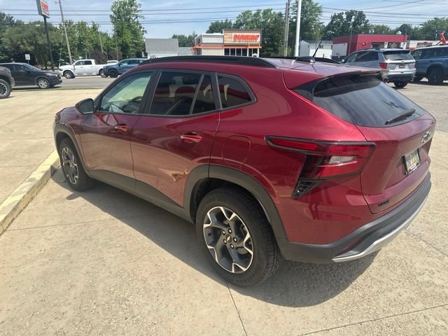 Used 2024 Chevrolet Trax LT w/ Driver Confidence Package FWD image 6