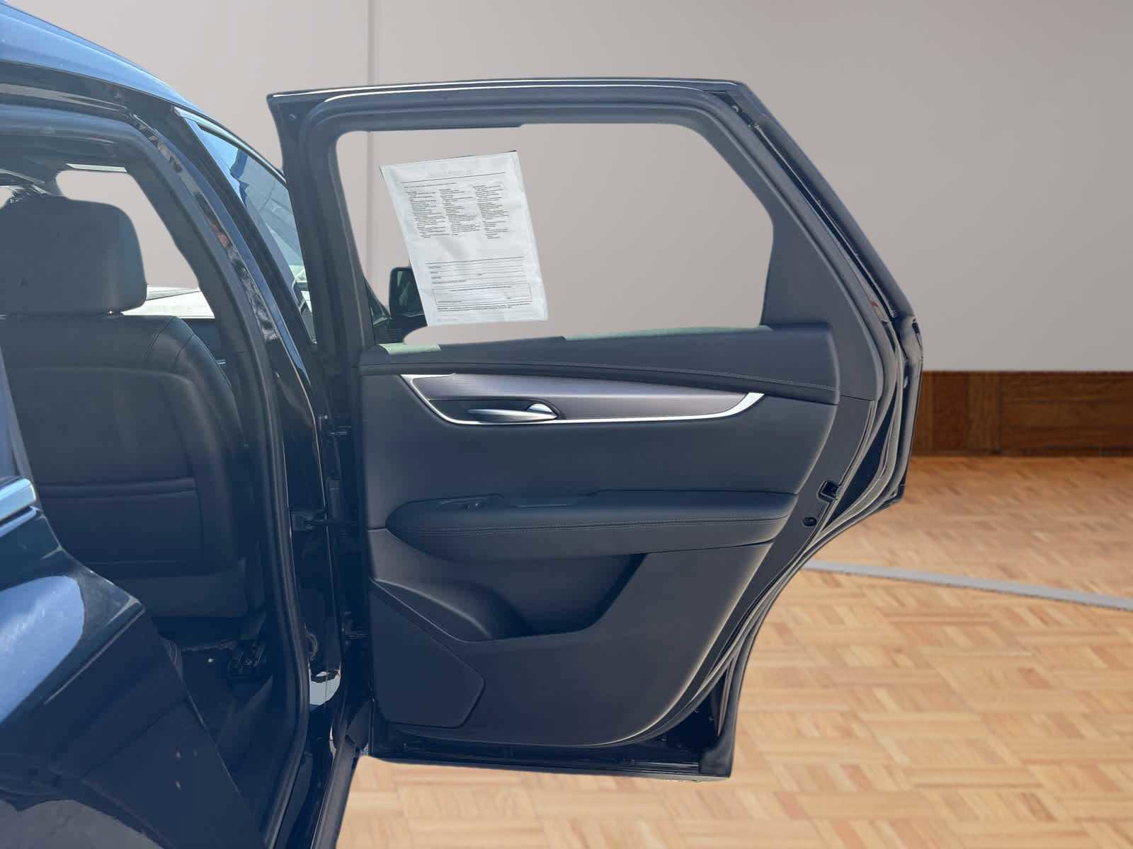 Used 2025 Cadillac XT5 Luxury w/ LPO, Premium Carpet Package image 13