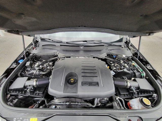 Used 2024 Land Rover Discovery Dynamic SE image 9