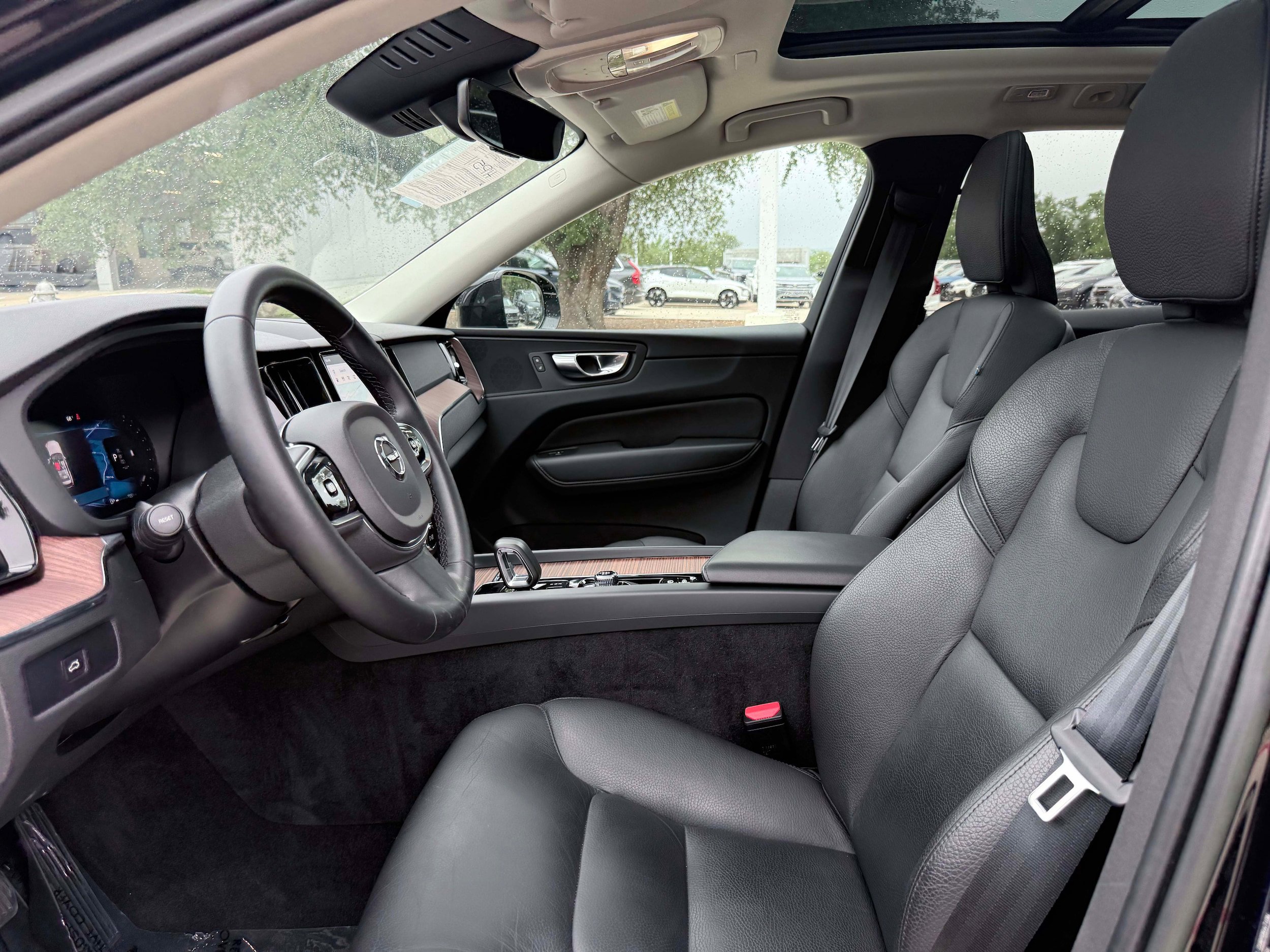 Certified 2023 Volvo XC60 B5 Plus AWD/4WD image 12