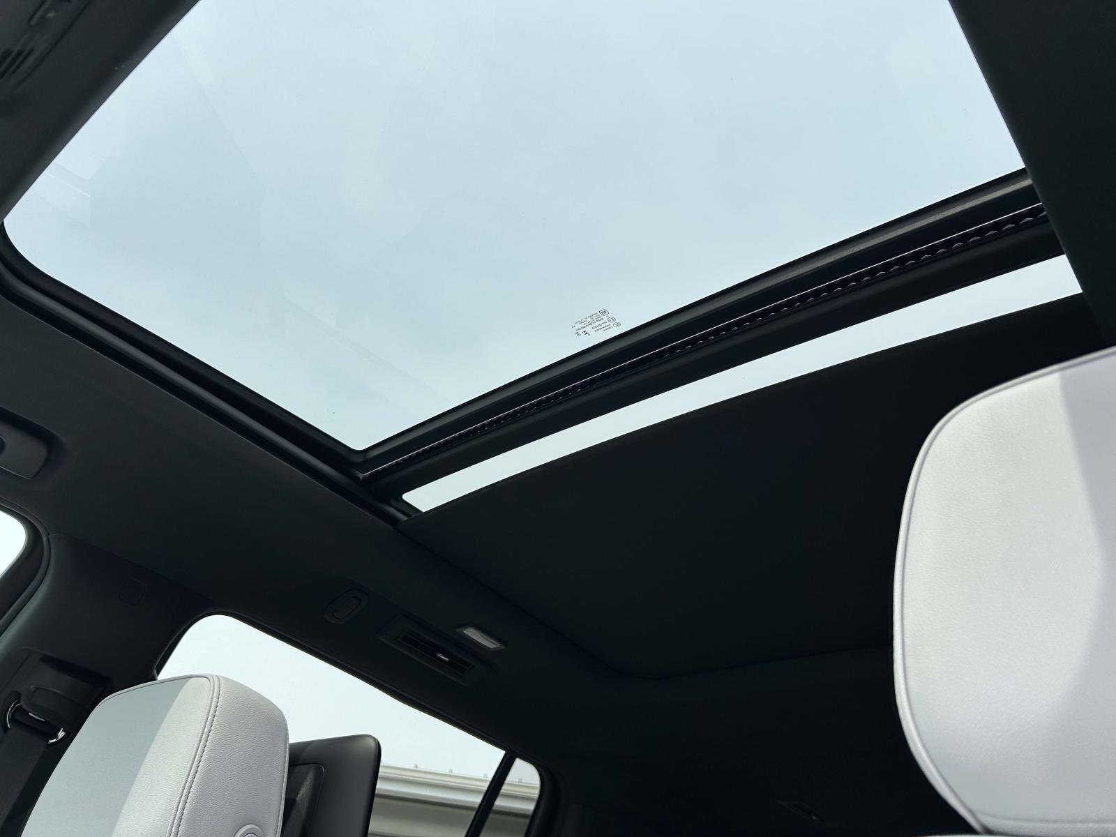 New 2026 Chevrolet Suburban Premier AWD/4WD image 11