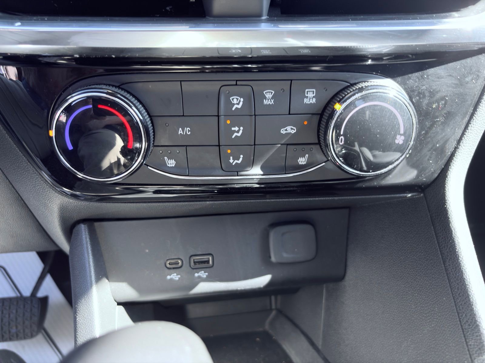 Used 2024 Buick Encore GX Sport Touring w/ Comfort Package image 21