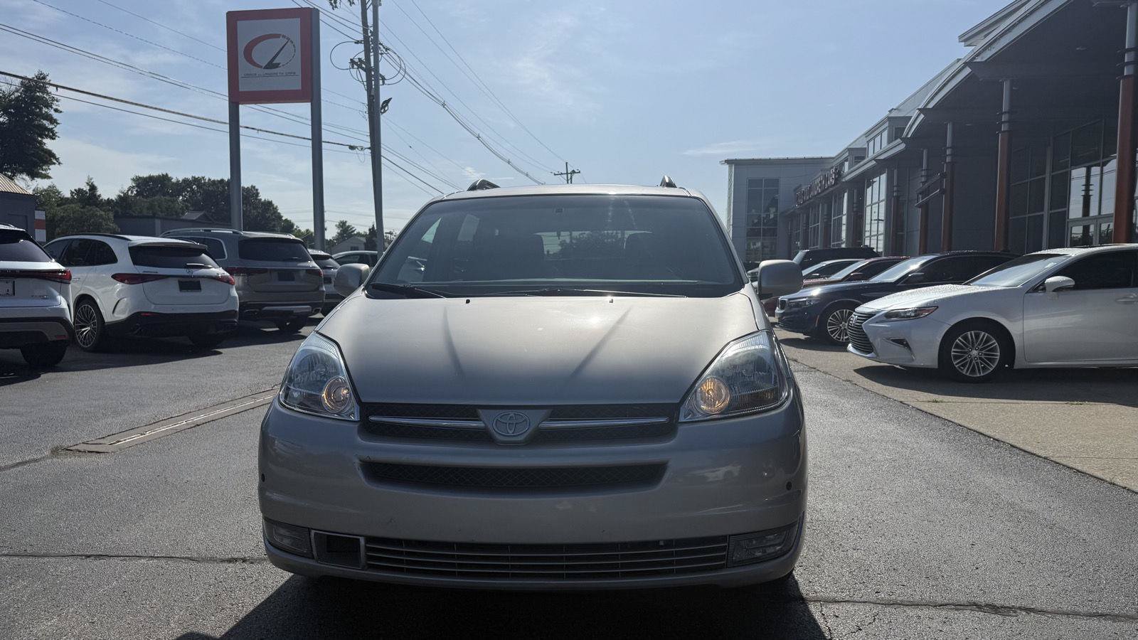 Used 2004 Toyota Sienna XLE Limited FWD image 9
