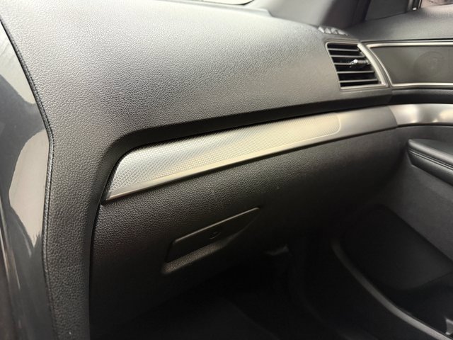 Used 2019 Ford Explorer XLT w/ Equipment Group 202A image 24