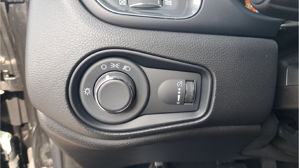 Used 2023 Jeep Renegade Latitude AWD/4WD image 24