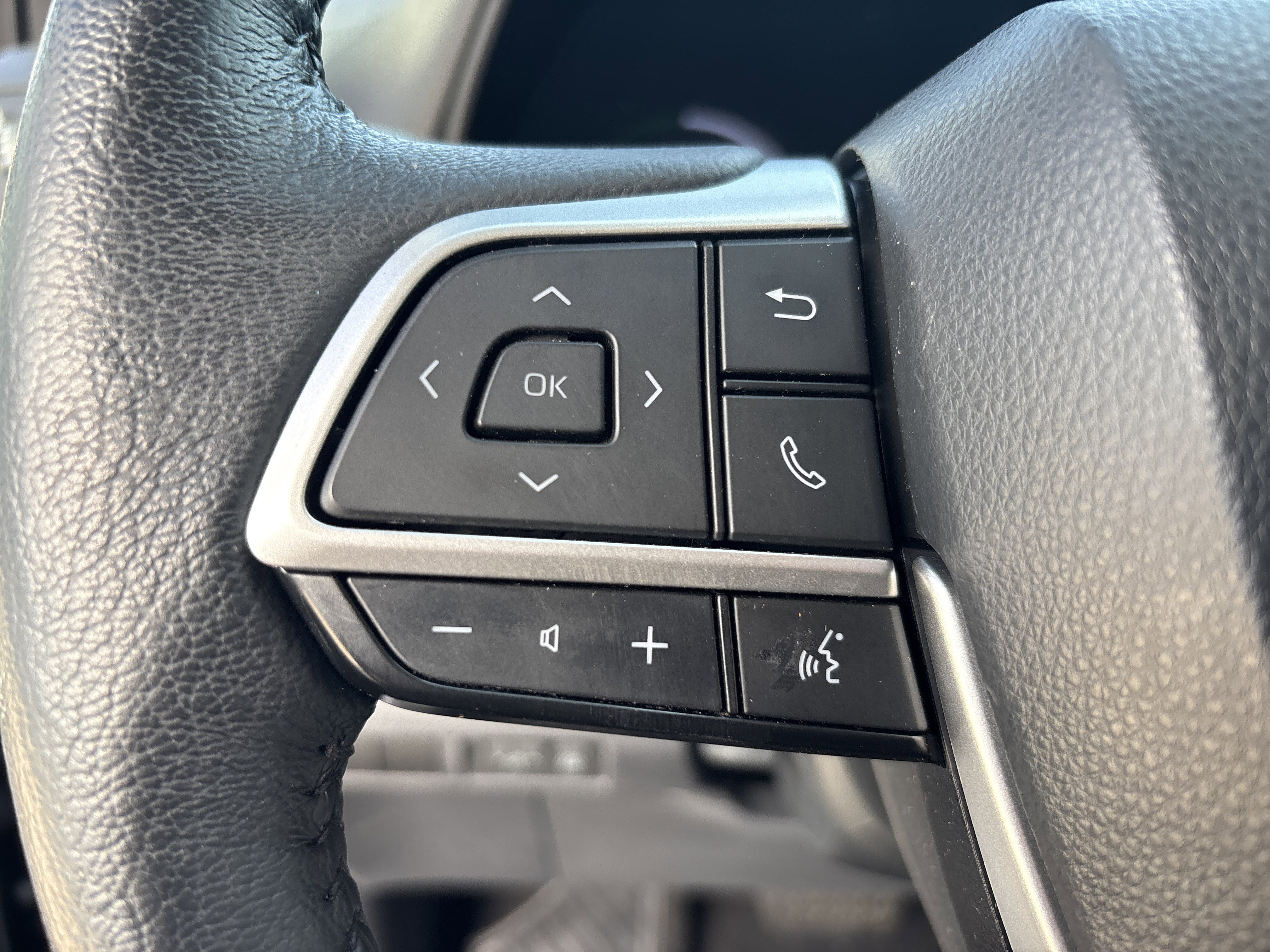 Used 2022 Toyota Sienna XLE FWD image 16