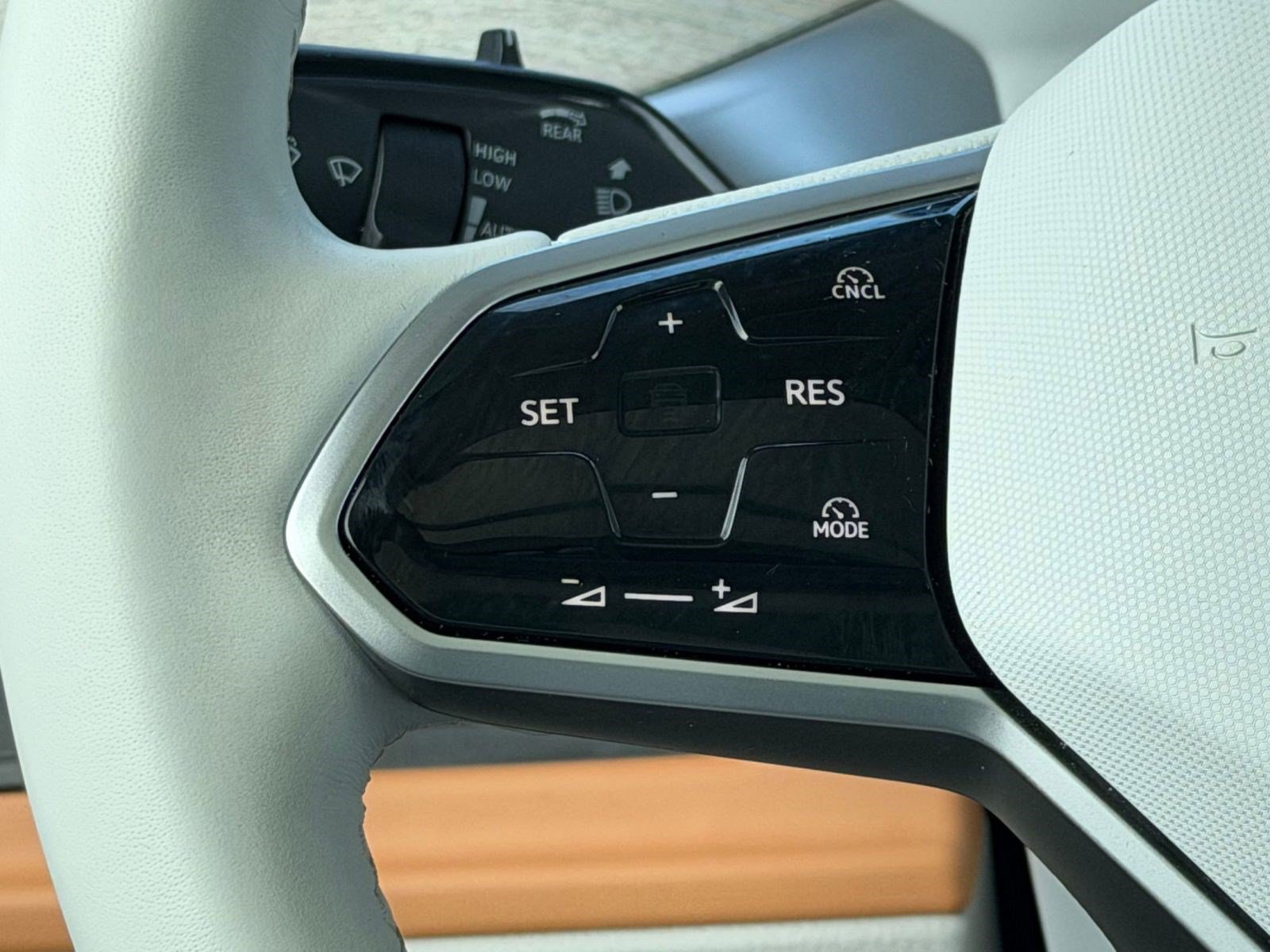 Certified 2025 Volkswagen ID. Buzz Pro S Plus RWD image 17
