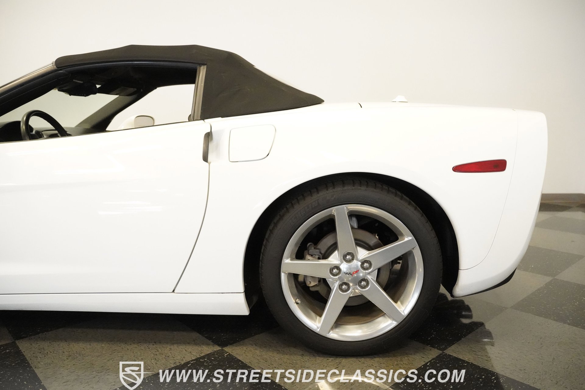Used 2005 Chevrolet Corvette Convertible w/ Preferred Equipment Group image 14