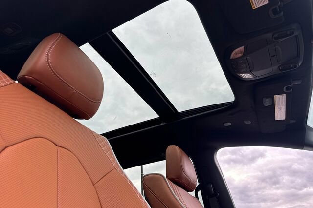 New 2026 Chrysler Pacifica Pinnacle image 16