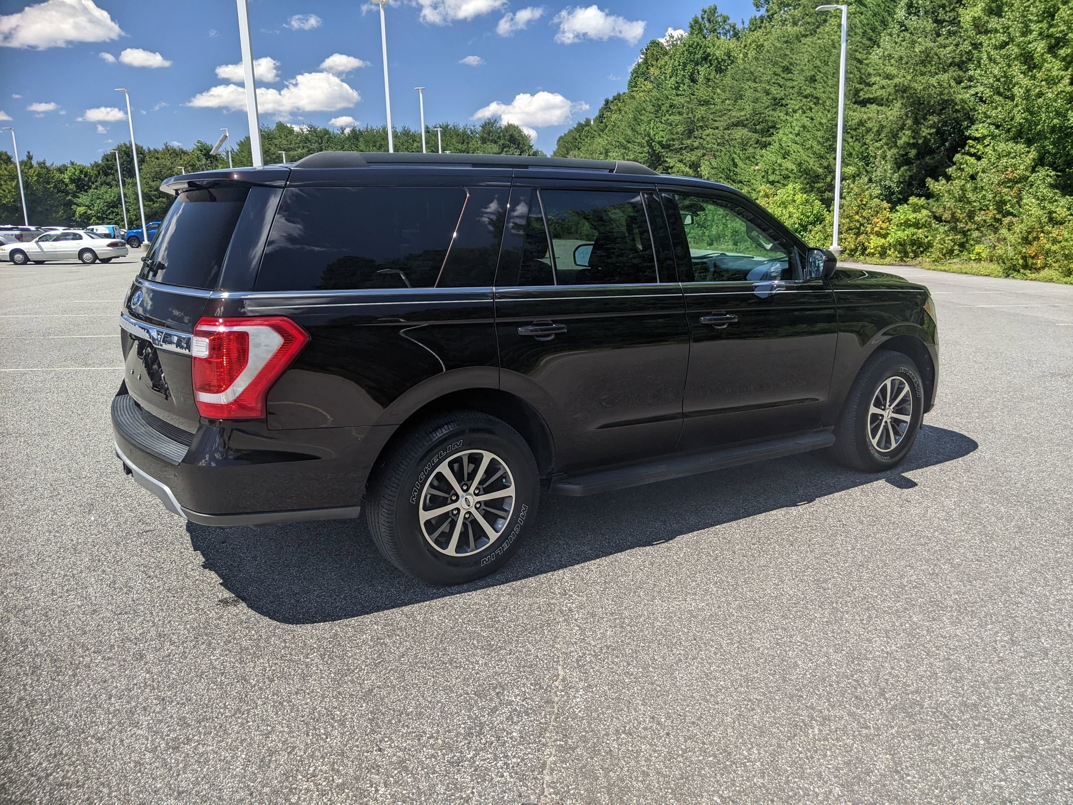 Used 2021 Ford Expedition XLT image 4