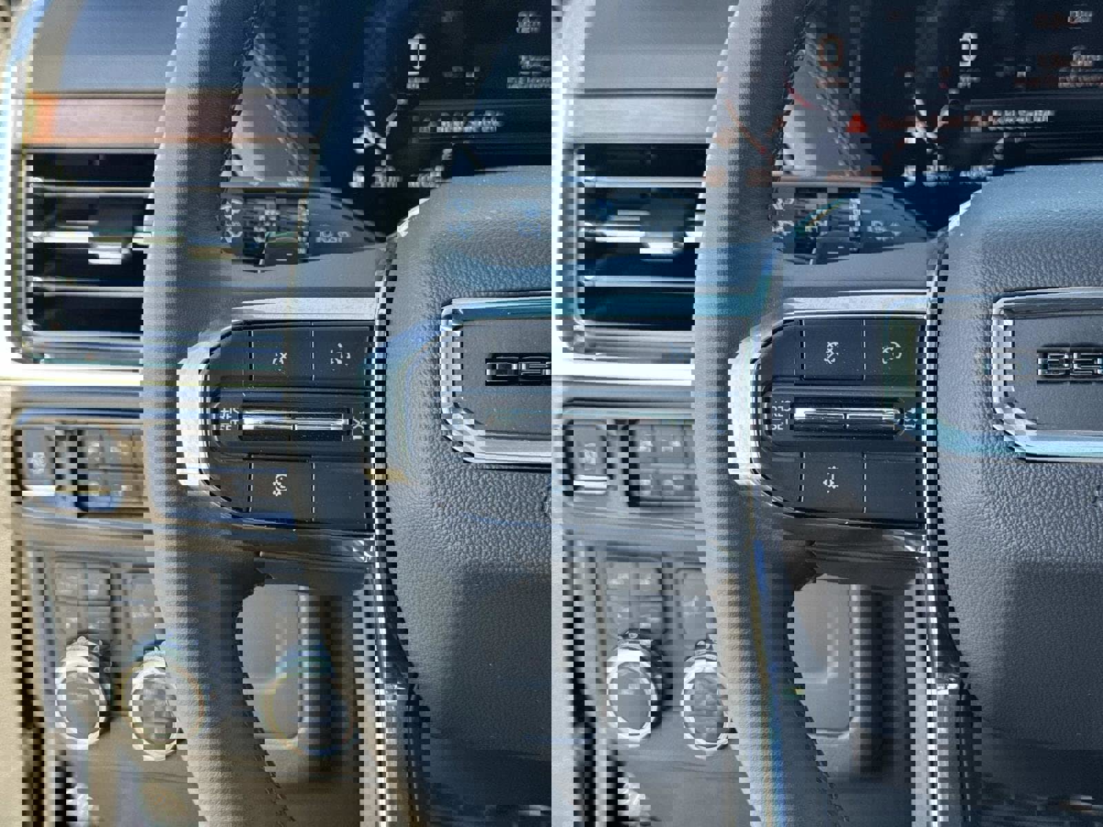 Used 2025 GMC Yukon XL Denali image 31