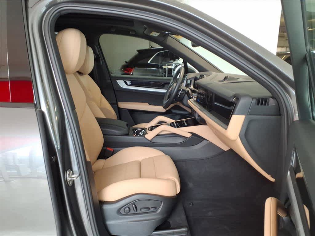 Used 2025 Porsche Cayenne E-Hybrid image 20