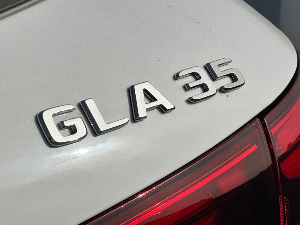 New 2025 Mercedes-Benz GLA 35 AMG 4MATIC image 12