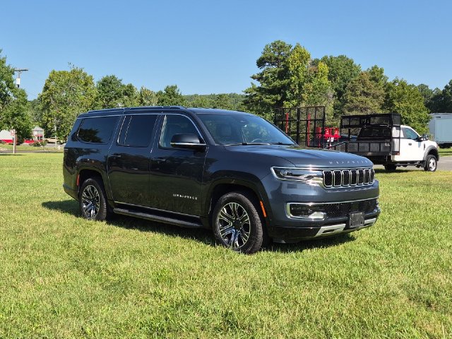 Used 2024 Jeep Wagoneer L Series II w/ Flexible Seating Group AWD/4WD image 15