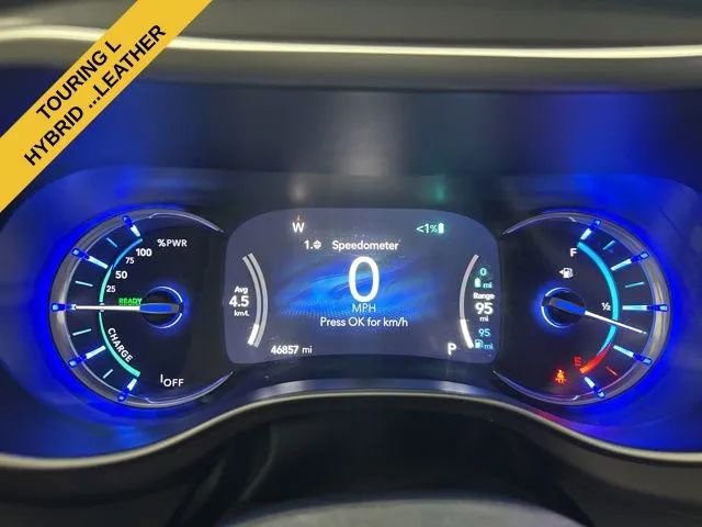 Used 2023 Chrysler Pacifica Touring-L image 16