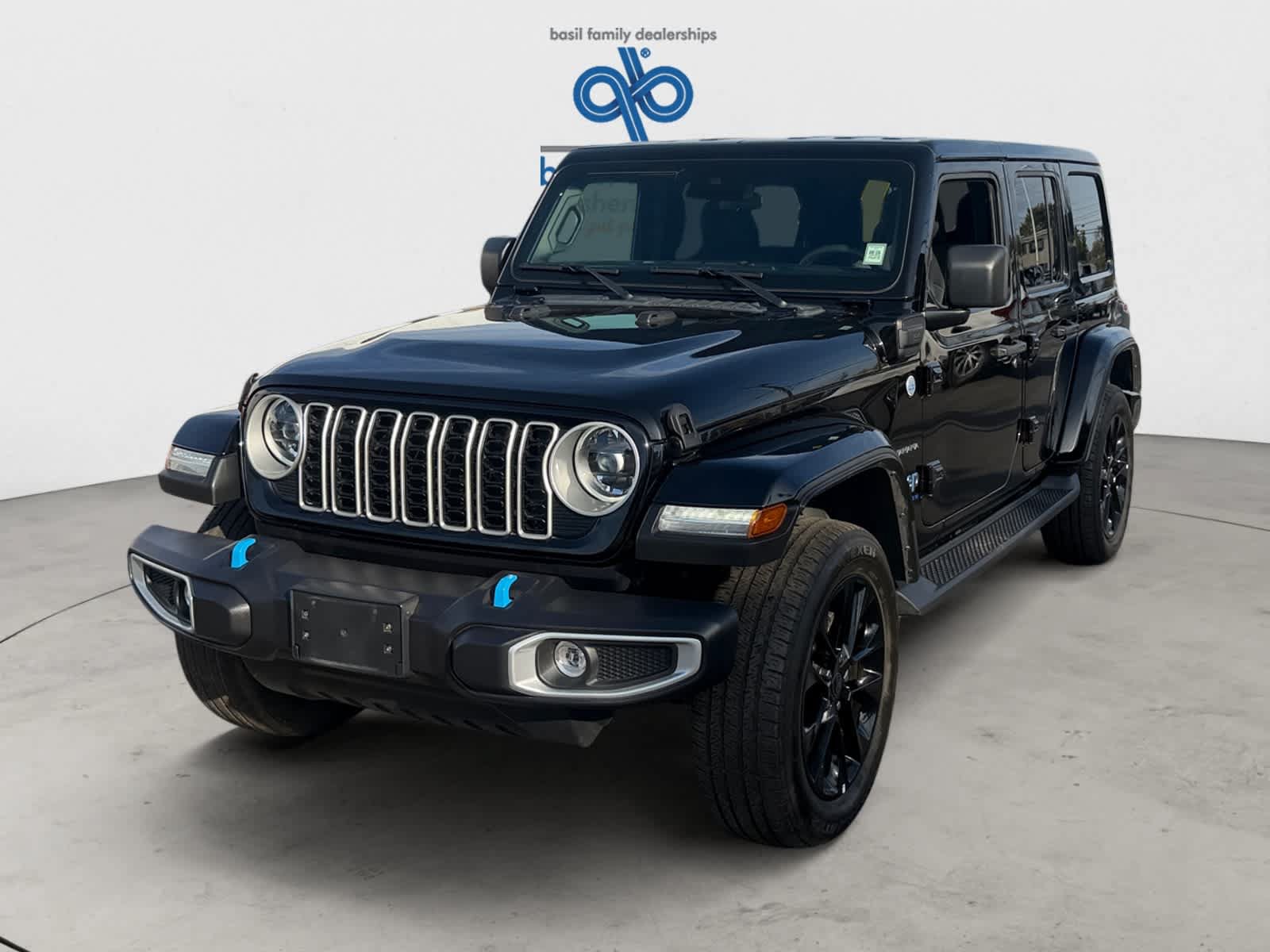 Used 2024 Jeep Wrangler Unlimited Sahara w/ Safety Group AWD/4WD image 2