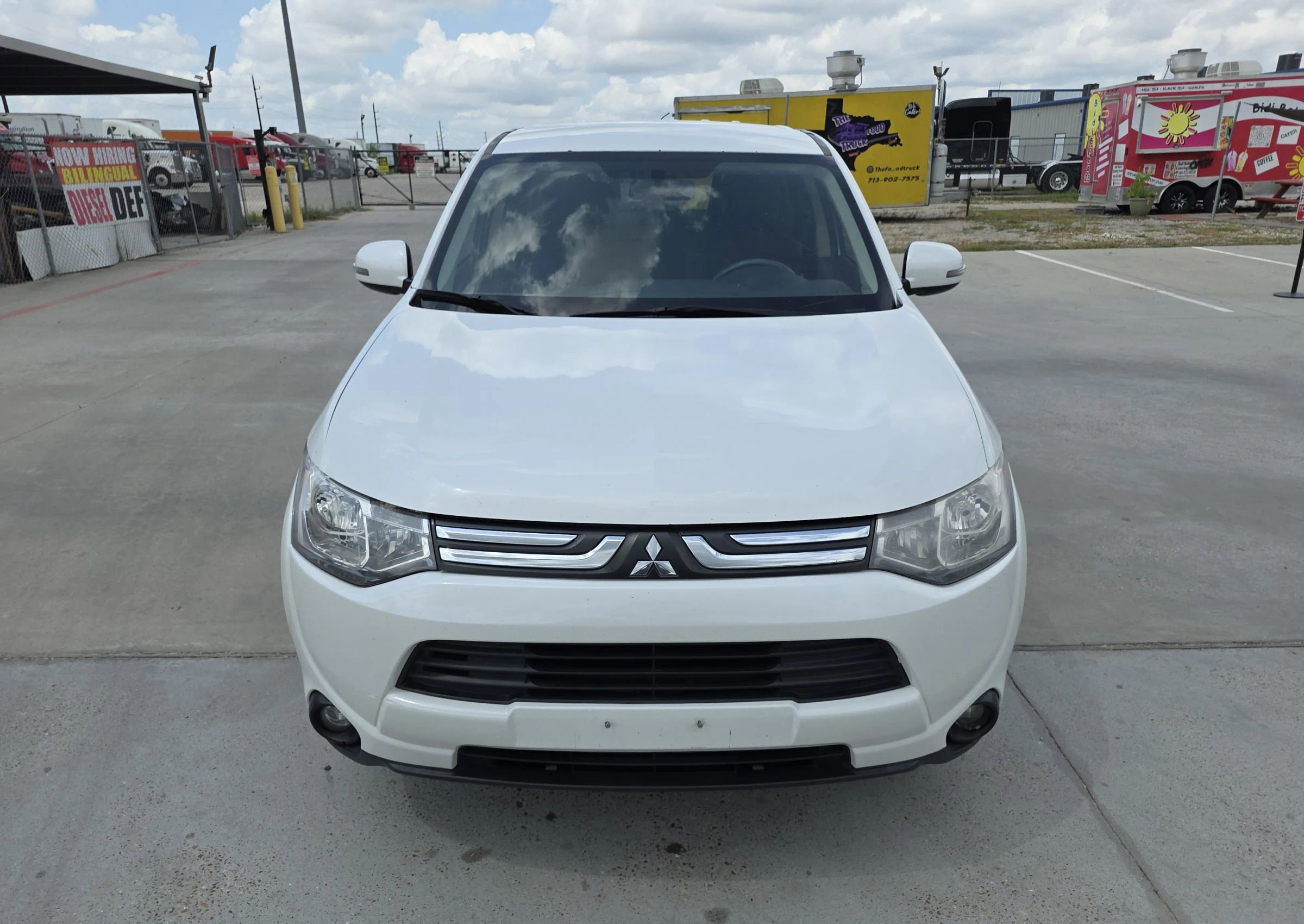 Used 2014 Mitsubishi Outlander SE image 4