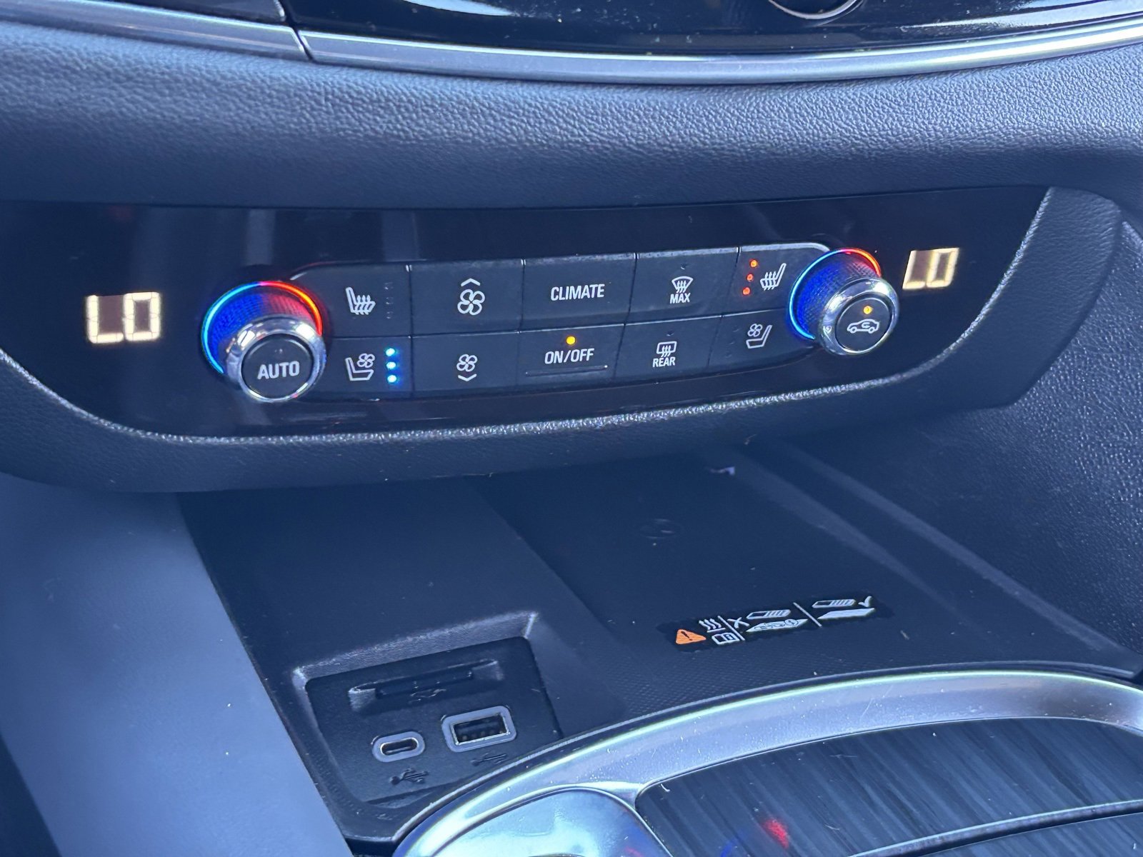 Used 2024 Buick Enclave Premium image 7