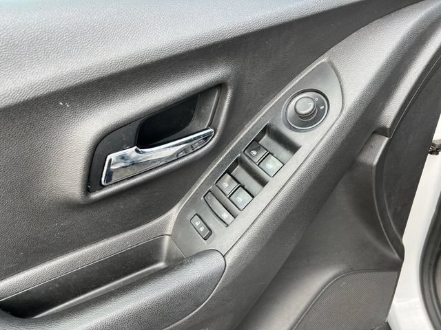 Used 2020 Chevrolet Trax LS w/ Tint and Cruise Package FWD image 30