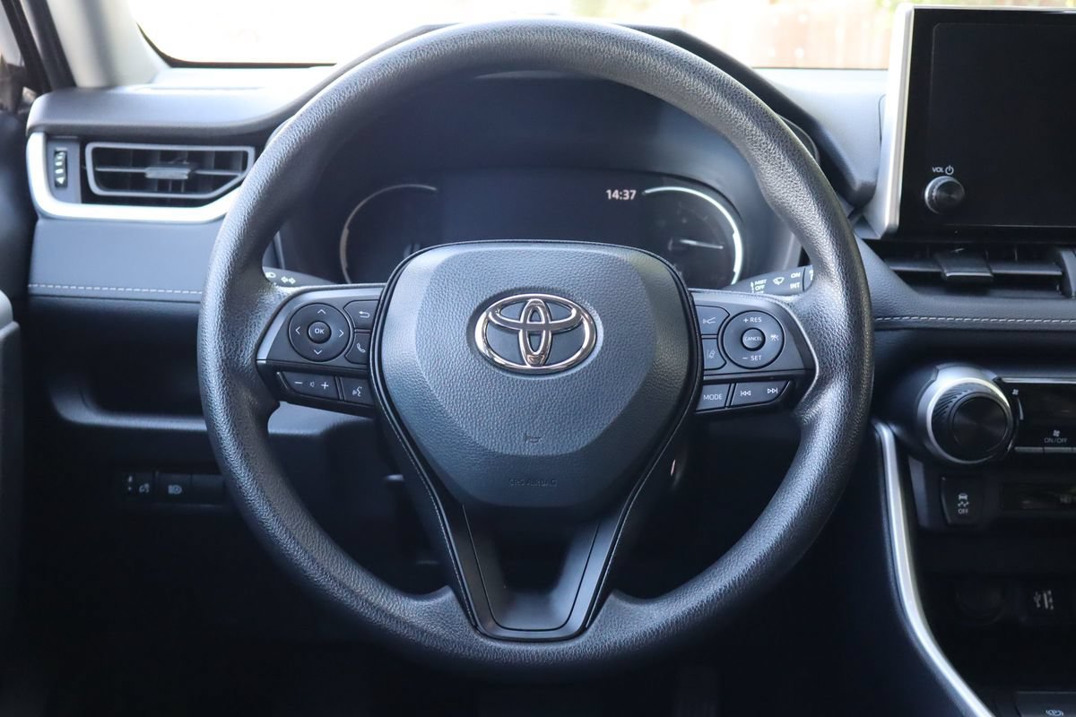 Used 2025 Toyota RAV4 LE AWD/4WD image 18