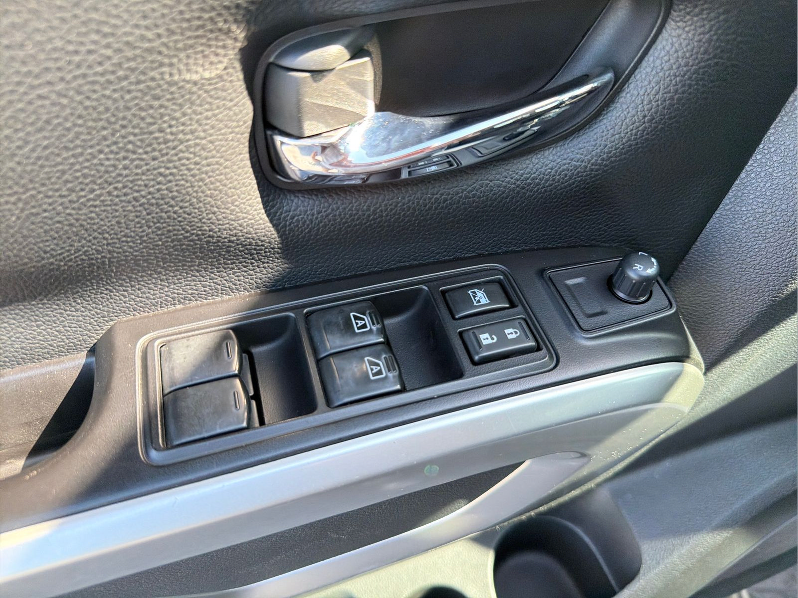 Used 2017 Nissan Titan SV RWD image 20
