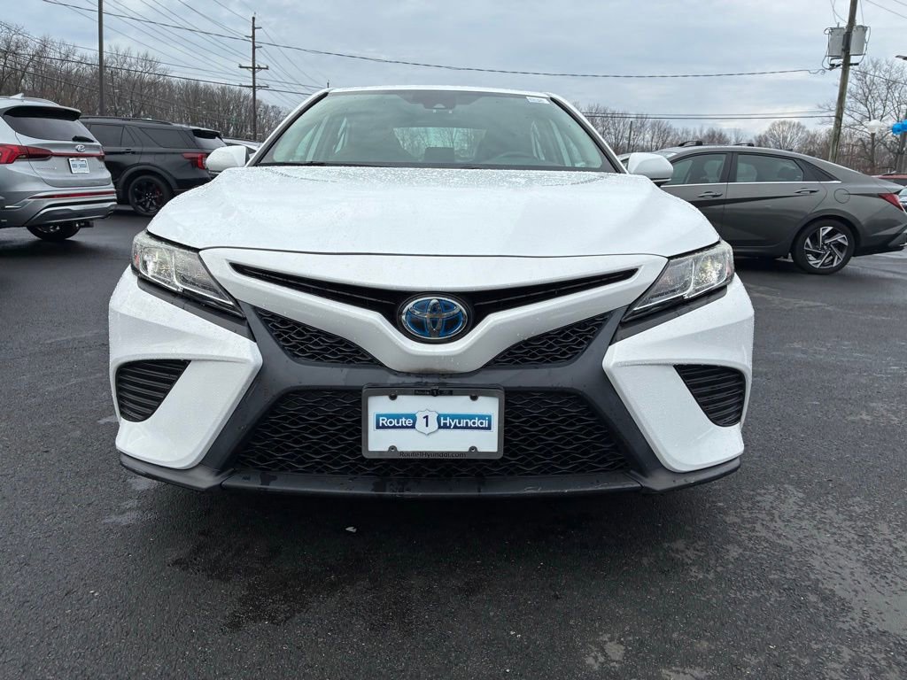 Used 2020 Toyota Camry SE w/ Sunroof Package image 2